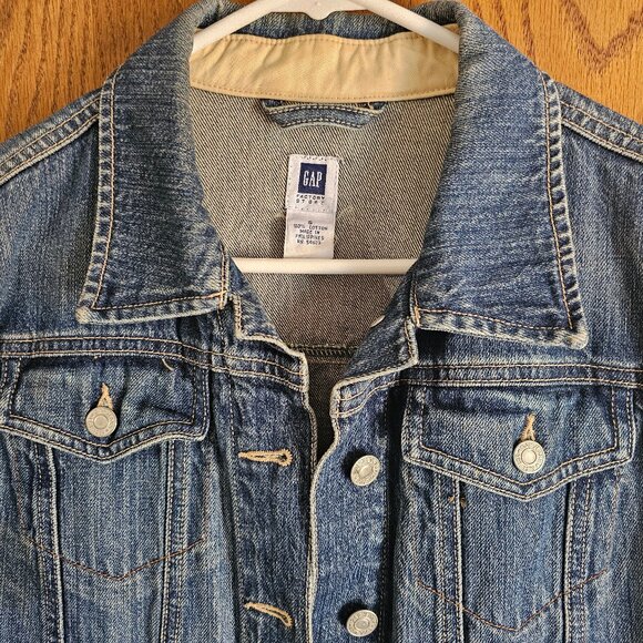 Gap Jean Jacket Womens Size Small Denim Blue Worn Wash - Picture 2 of 4